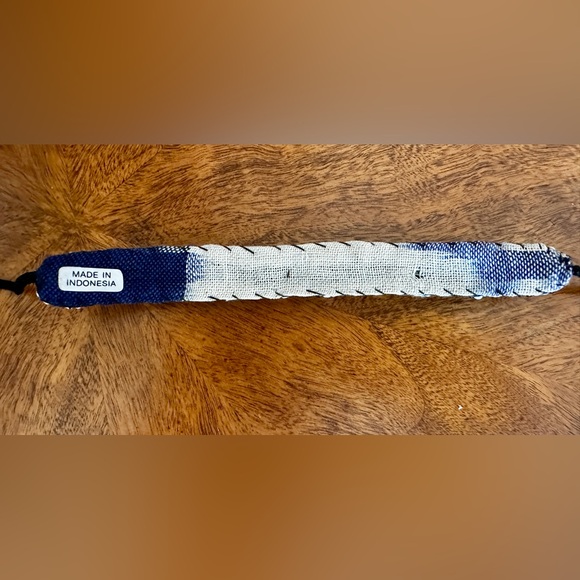 Conch Shell Bracelet - Picture 2 of 4